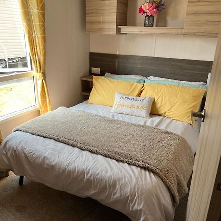 ברידג'נד Beautiful Caravan In Trecco Bay! 74 Sycomore מראה חיצוני תמונה